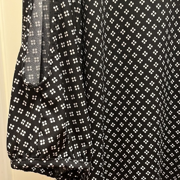 Lane Bryant Asymmetrical Top size 14/16 One sleeve cold shoulder. - Picture 6 of 7